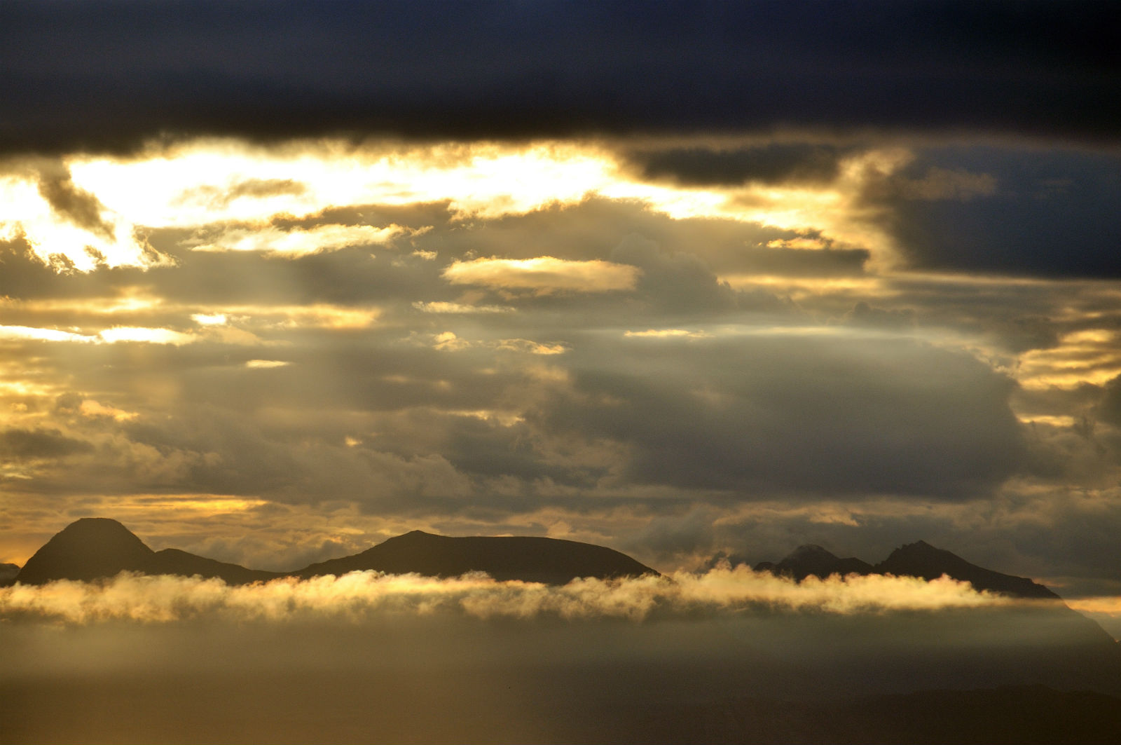 highland-mountain-sunrise